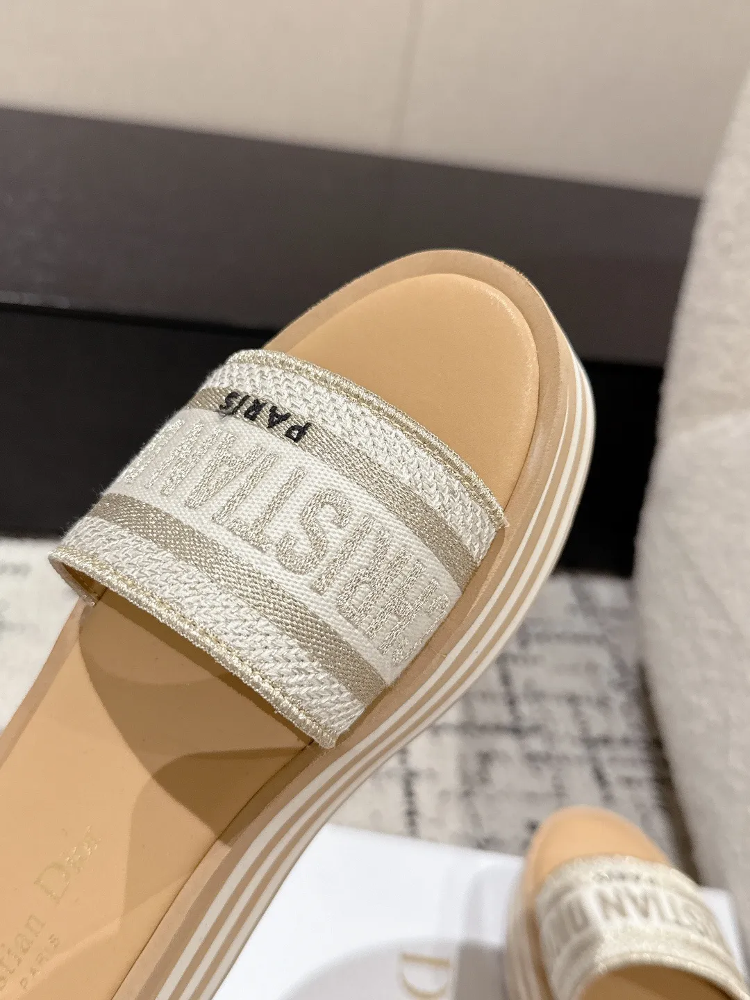 👟👟Ex-factory price 440👟👟 Women's Shoes Women's Clothing DIOR Dior Dway Fabric Embroidered Logo Open Toe 7cm Thick Sole Strap Slippers CD Letter Logo Three-dimensional Embroidery Thick Sole Round Toe Open Toe Slippers The original development of the top version on the market, soft and delicate foot feel, extremely comfortable.  ✔️Upper: imported electro-embroidered cotton technical fabric ✔️Inner lining: water-dyed cowhide foot pad lining ✔️Outsole: original combination outsole ✔️Sole thickness: 7cm ✔️Size: #35-41 (40.41. Customized, non-refundable and non-exchangeable)